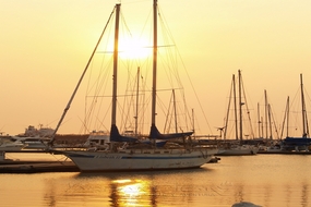 Veleiro ao pôr do sol em Santa Marta - Sem traslados portuários